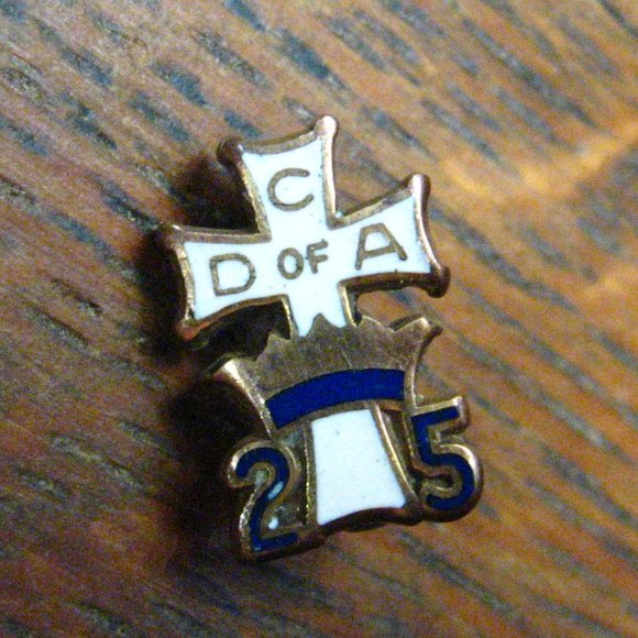 Catholic Daughters Of America 25 Year Vintage Pin - Picture 3 of 5
